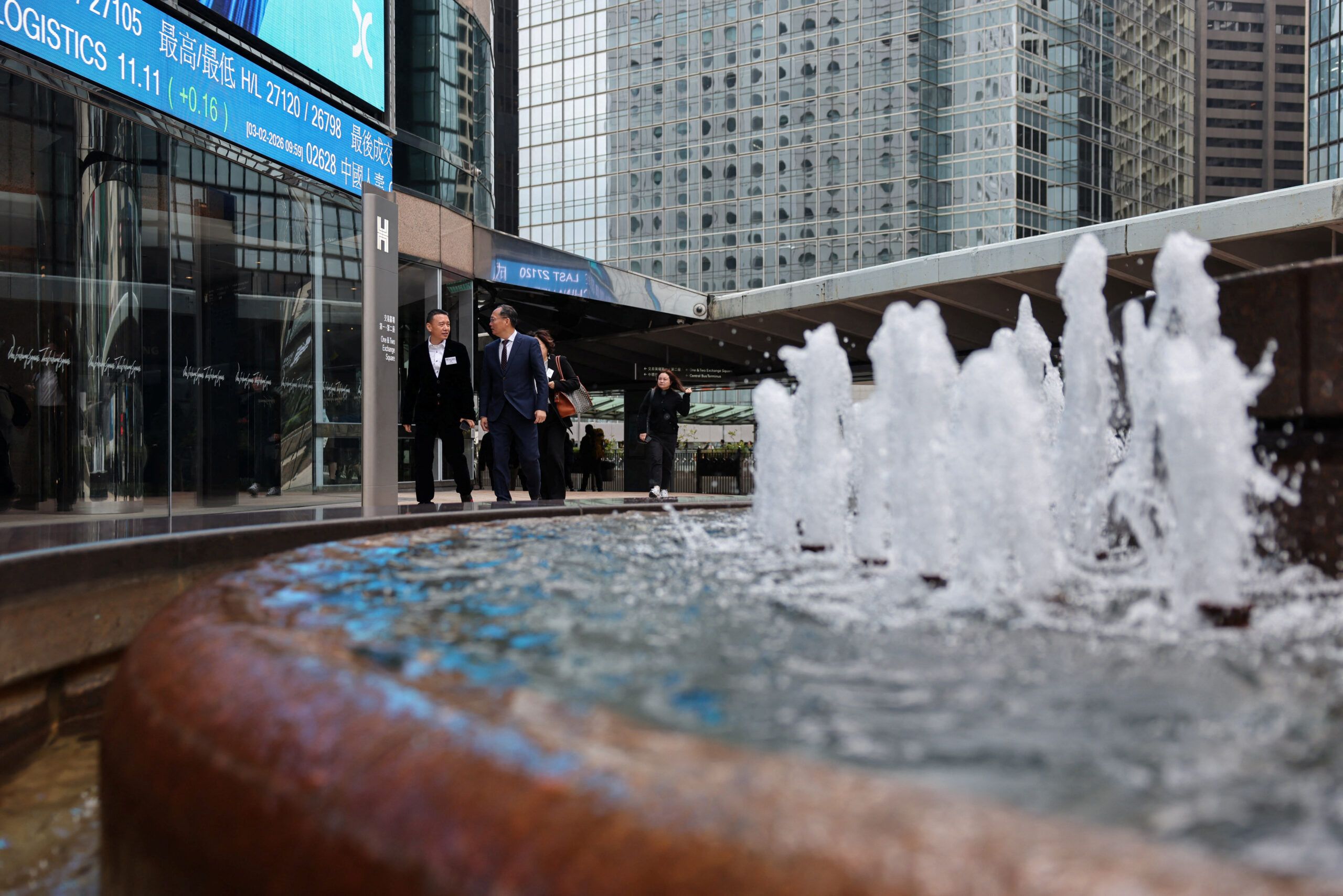 Hong Kong market debutants jump despite Hang Seng fall