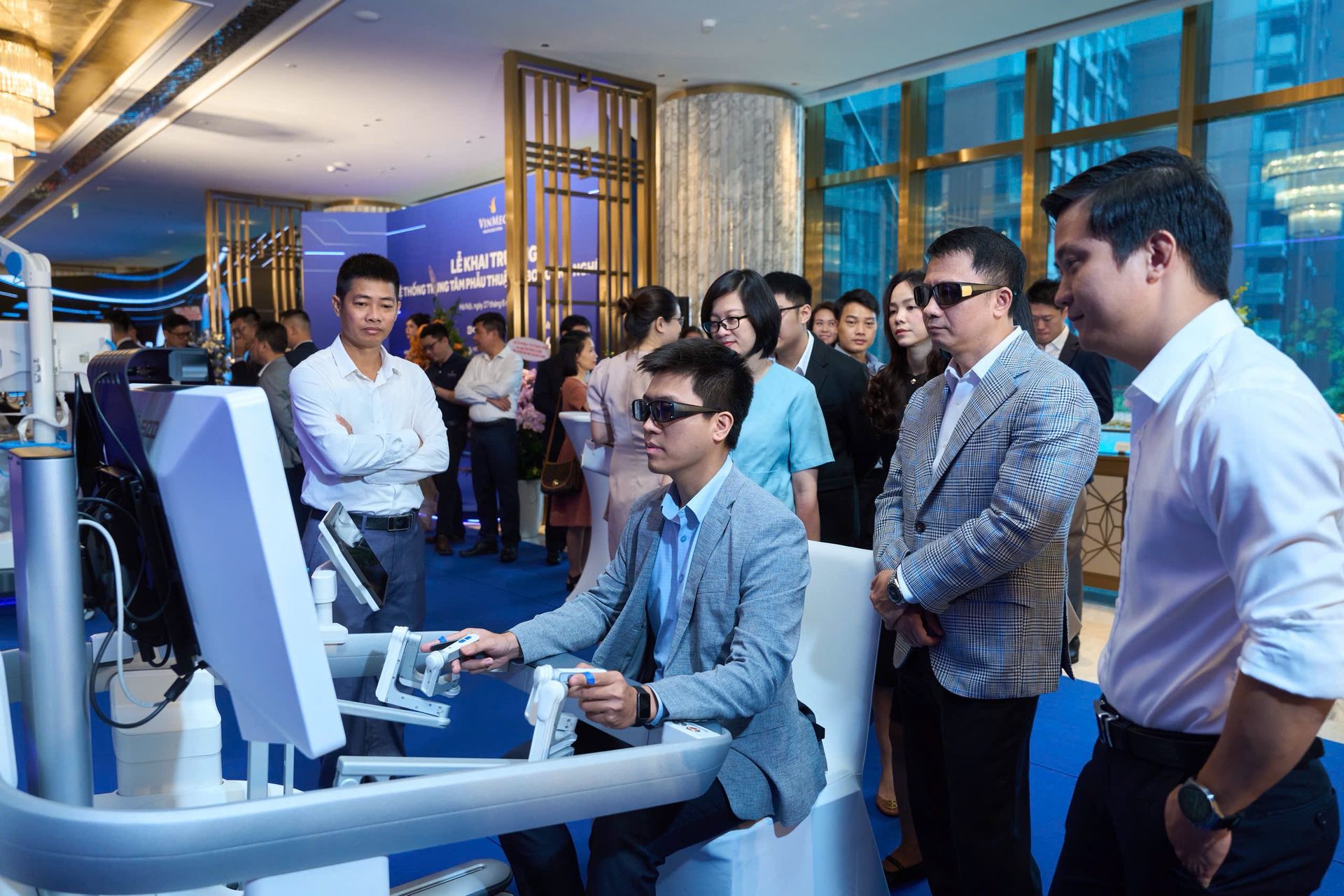 Vietnam Digest: Vinmec launches robotic surgery network; VinEnergo partners SunAsia Energy