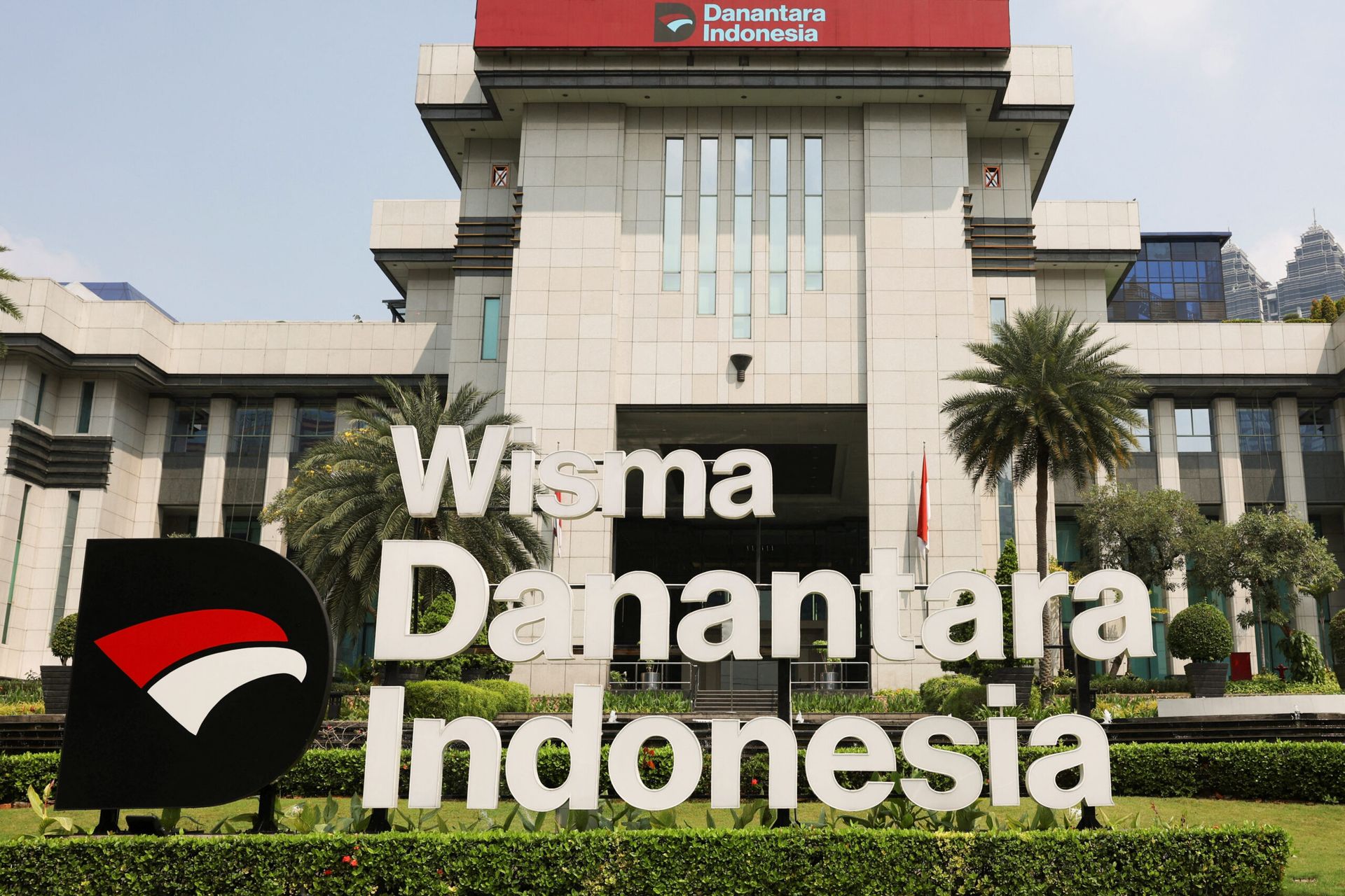 Indonesia's Danantara begins work on first waste-to-energy project