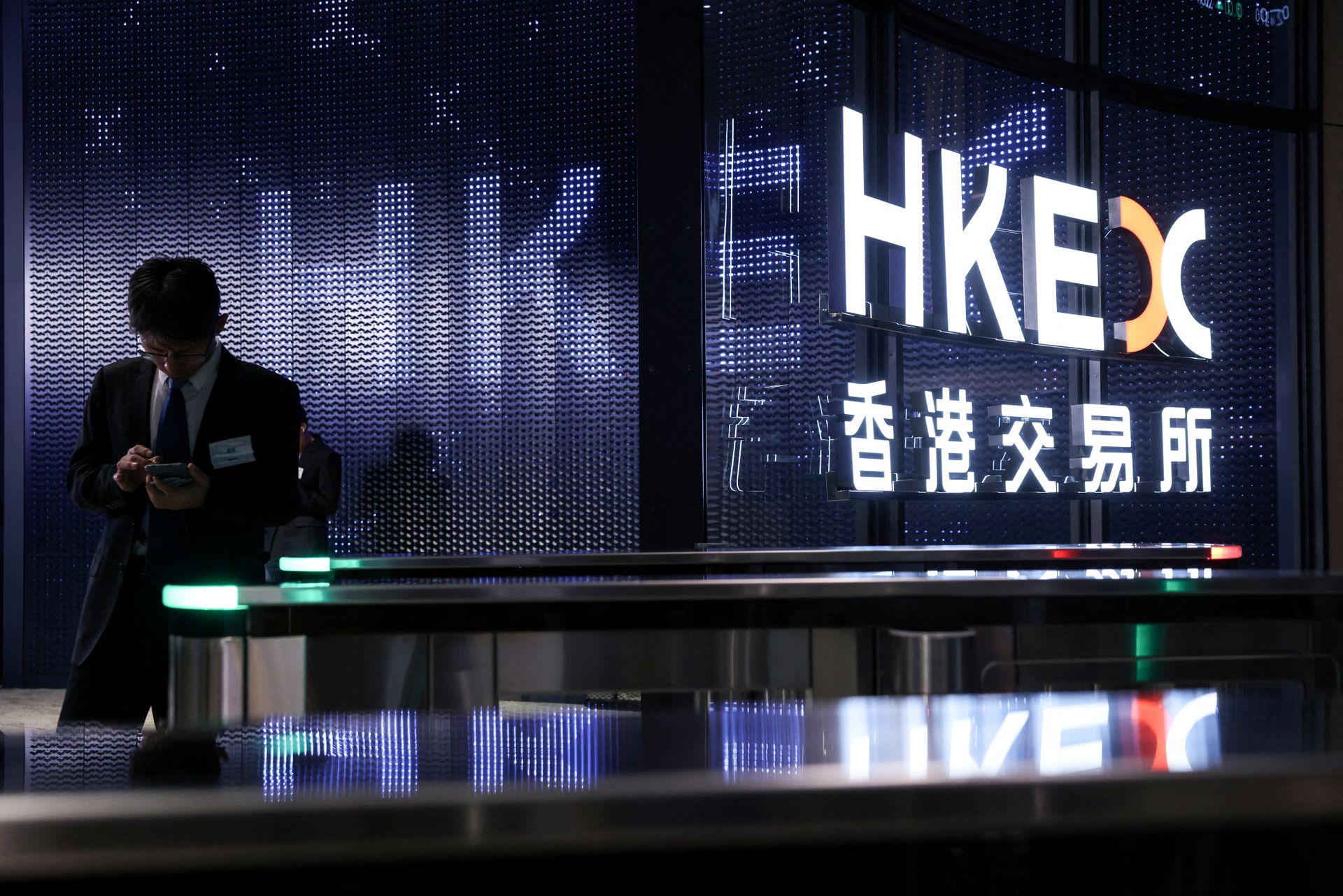 Apple supplier Luxshare leads lukewarm IPOs in HK as investors get picky