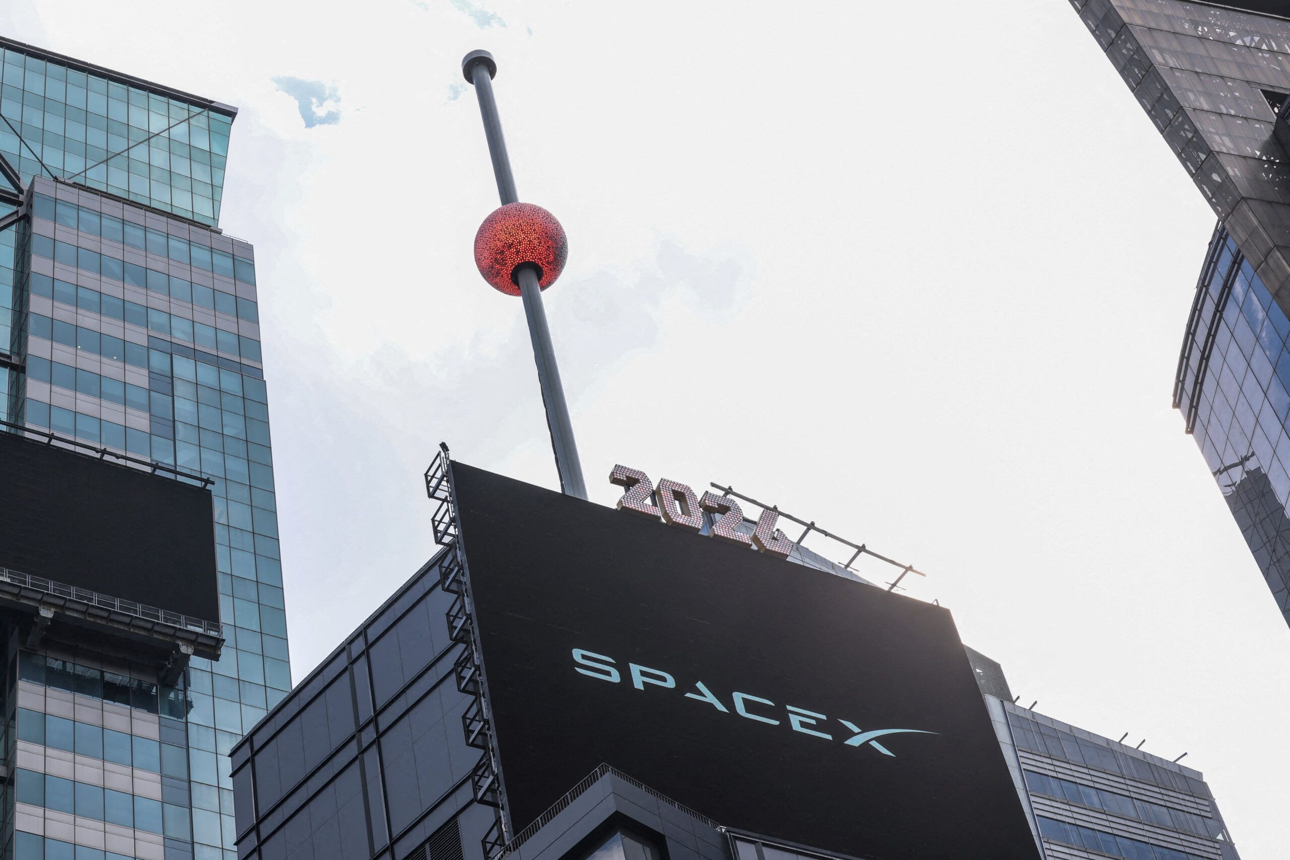 SpaceX shares drop below IPO price for first time as blistering rally unravels