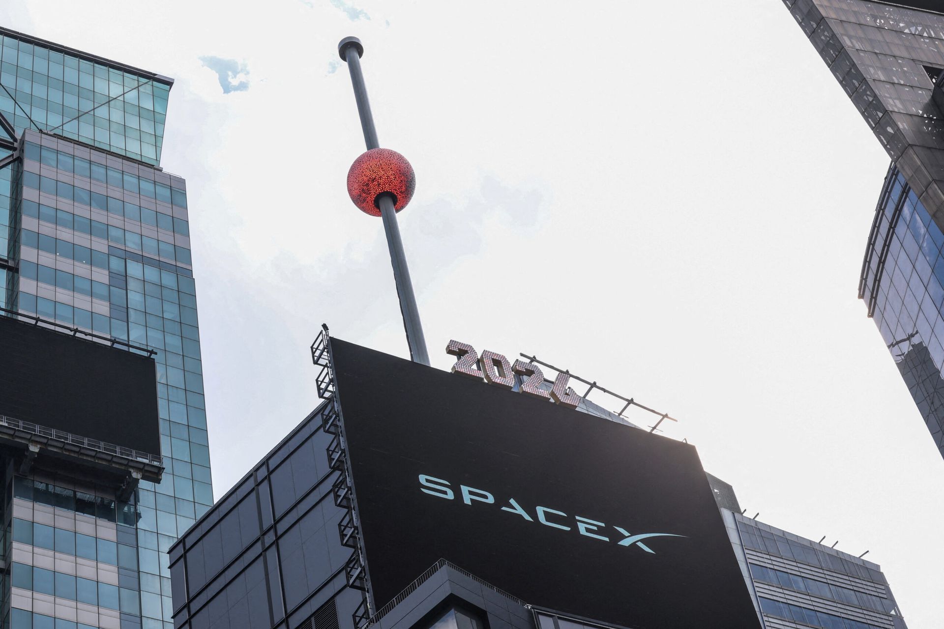 SpaceX shares drop below IPO price for first time as blistering rally unravels