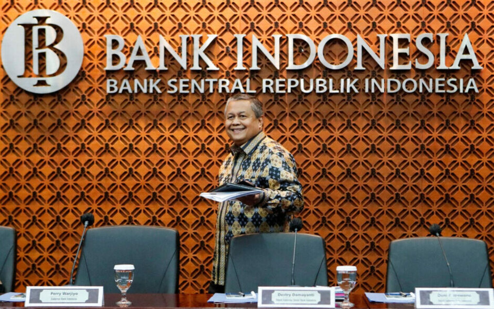 S&P flags policy uncertainty after Bank Indonesia governor quits, affirms ratings