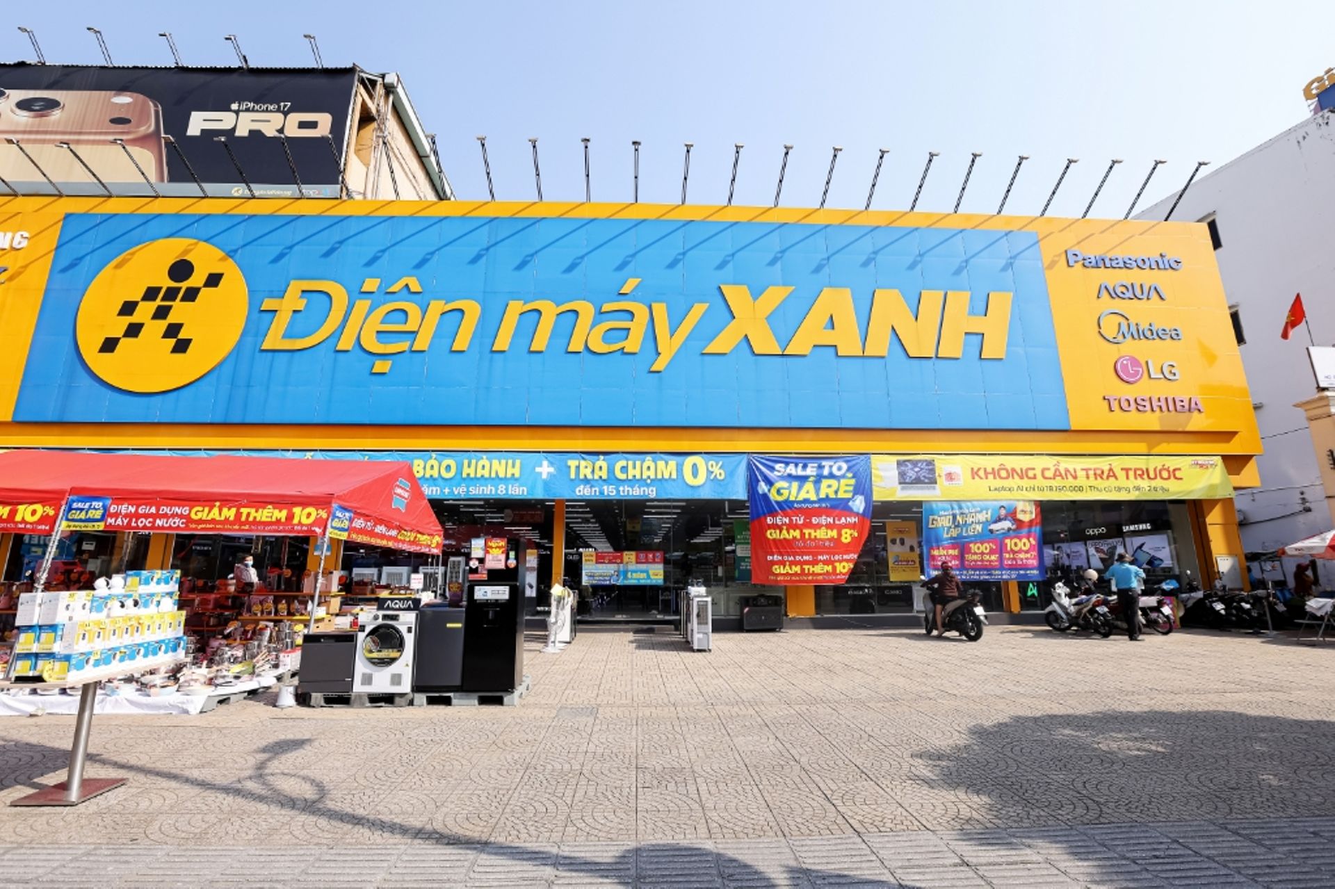 Vietnam retailer Dien May Xanh eyes HoSE listing at $3.9b market cap