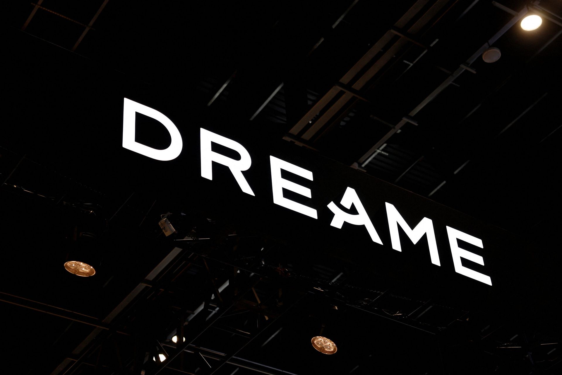 Chinese vacuum maker Dreame winds down EV project