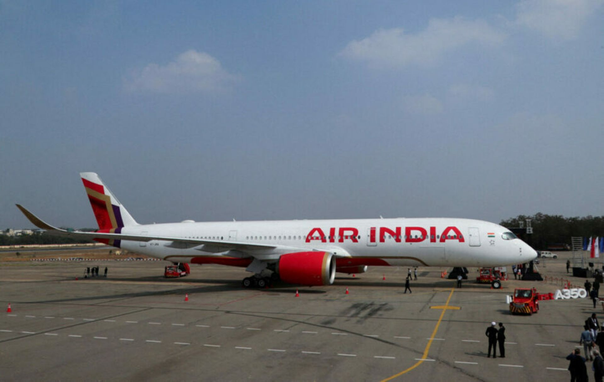 Transport minister defends Singapore Airlines' investment in Air India