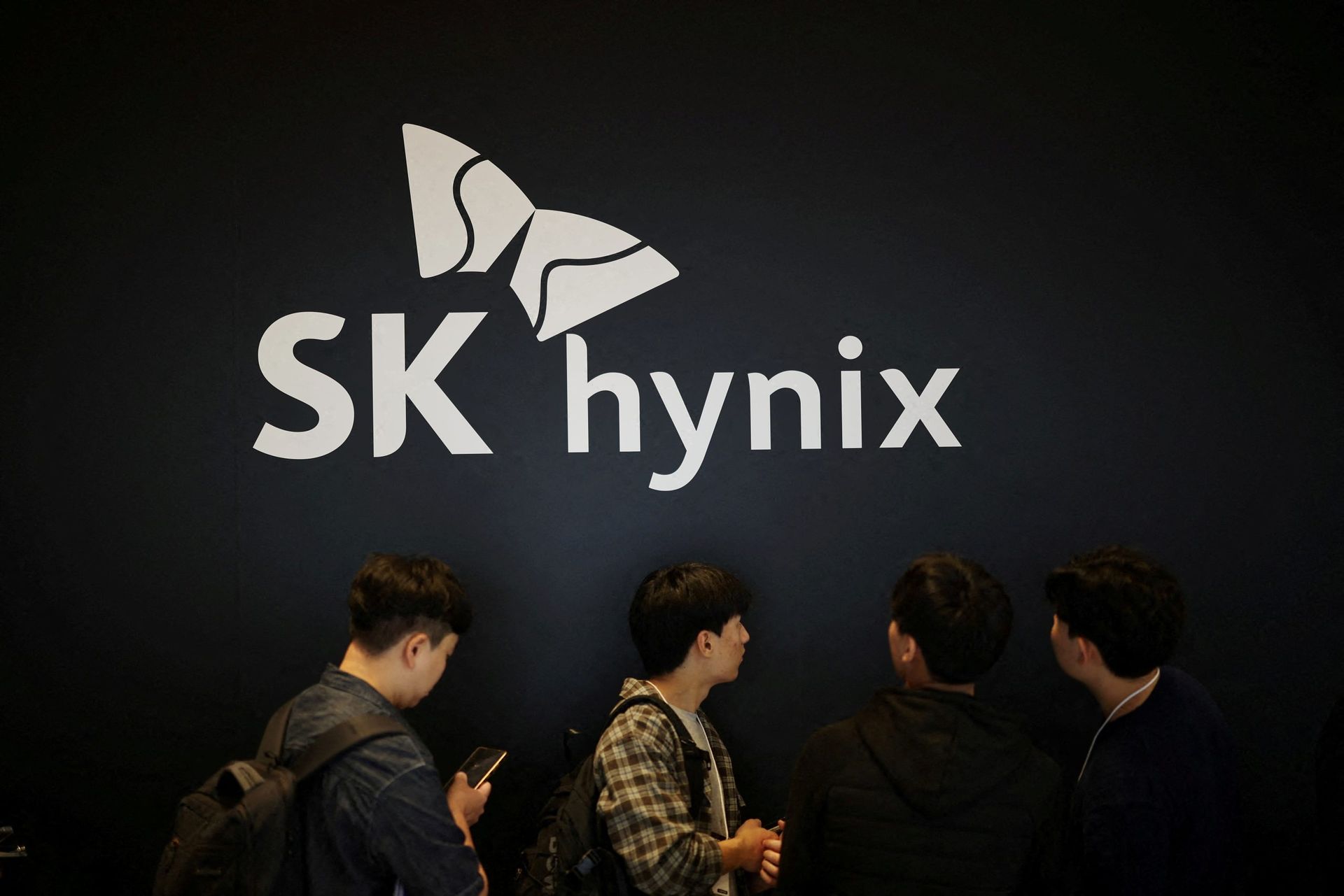 SK Hynix says Solidigm drops plan for US IPO amid market volatility