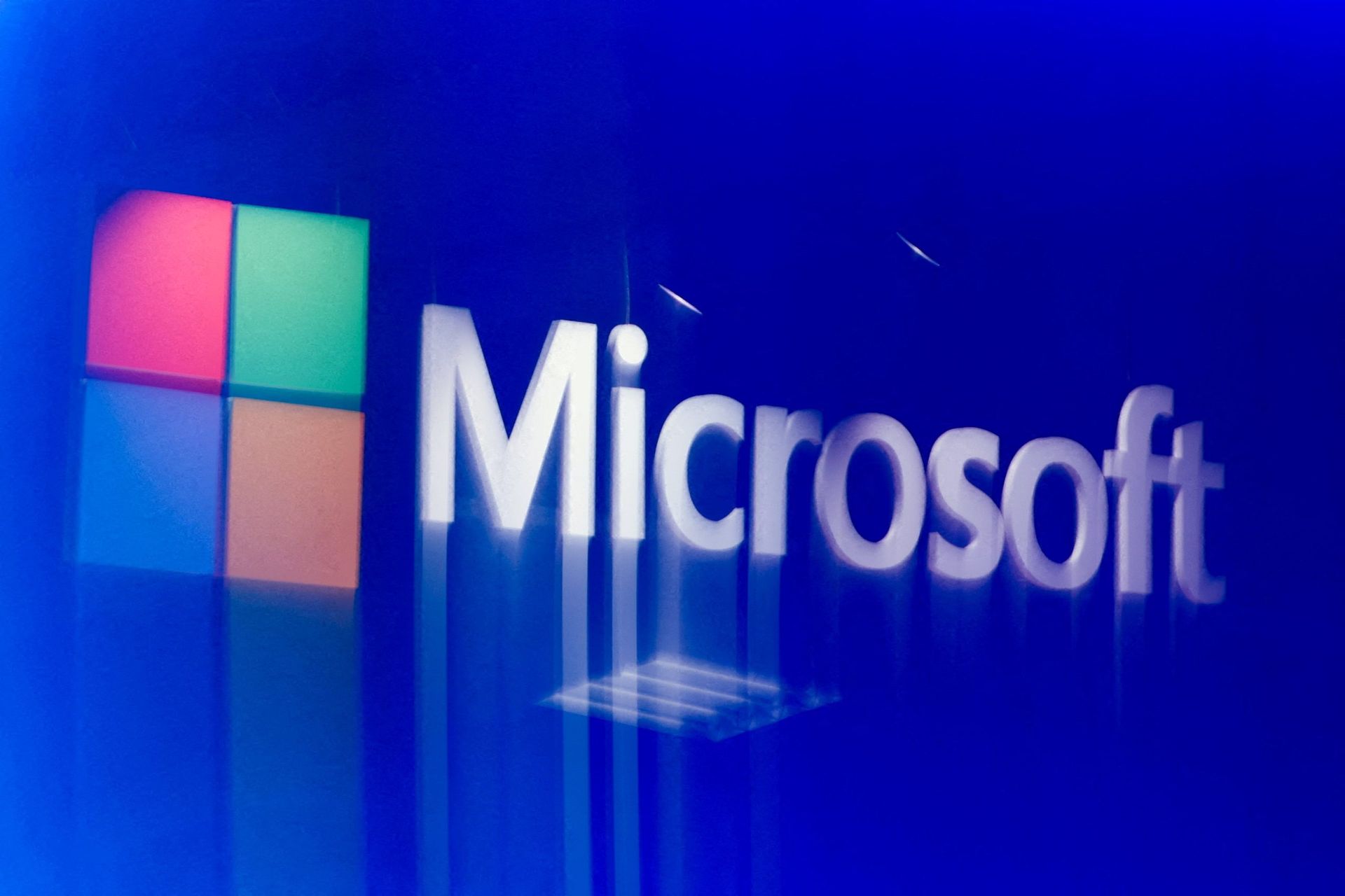 Microsoft's cloud growth, cash flow brings relief from AI spending fears