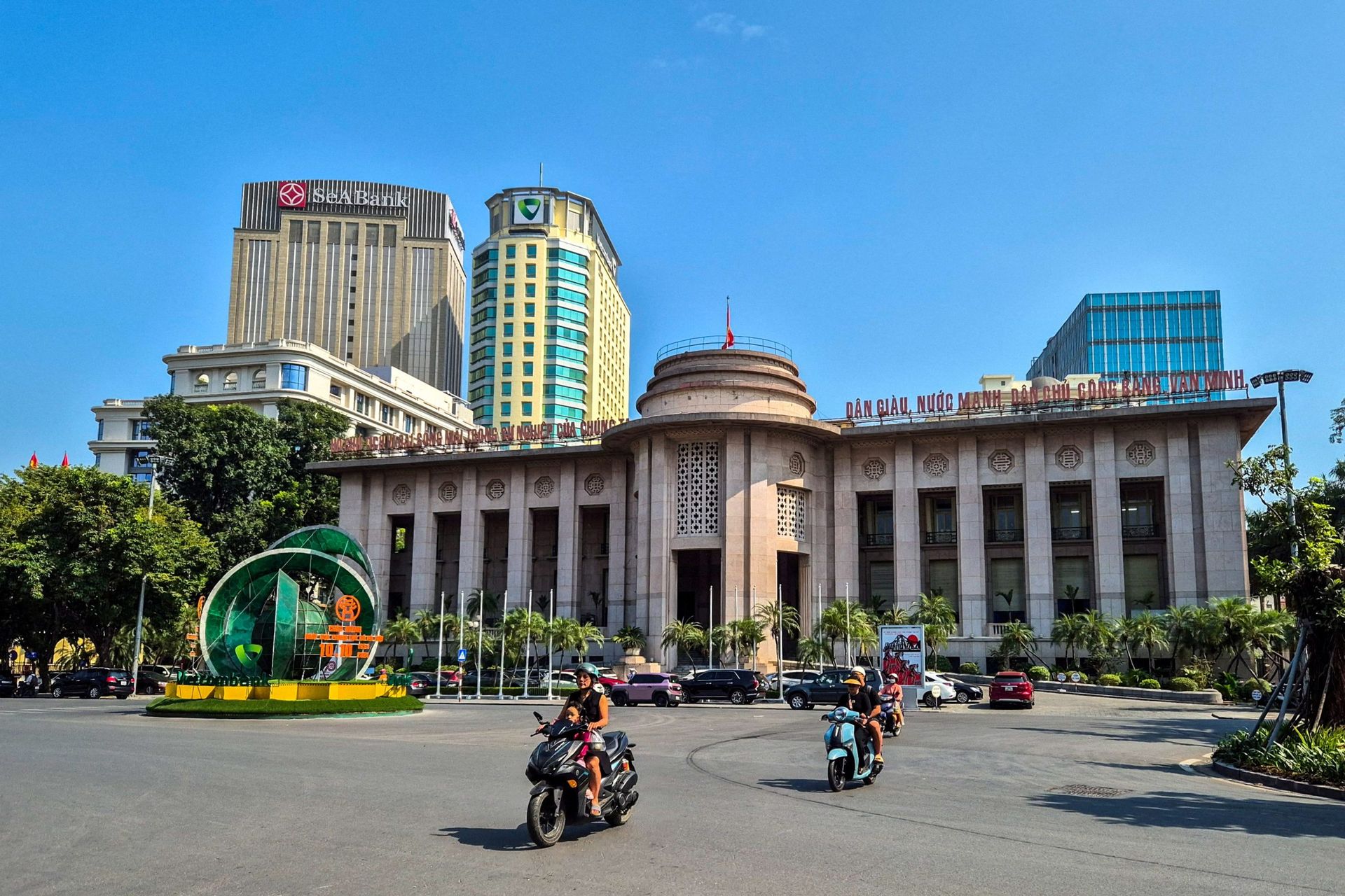 Vietnam sets 65% state ownership floor for major banks, to retain control of strategic groups